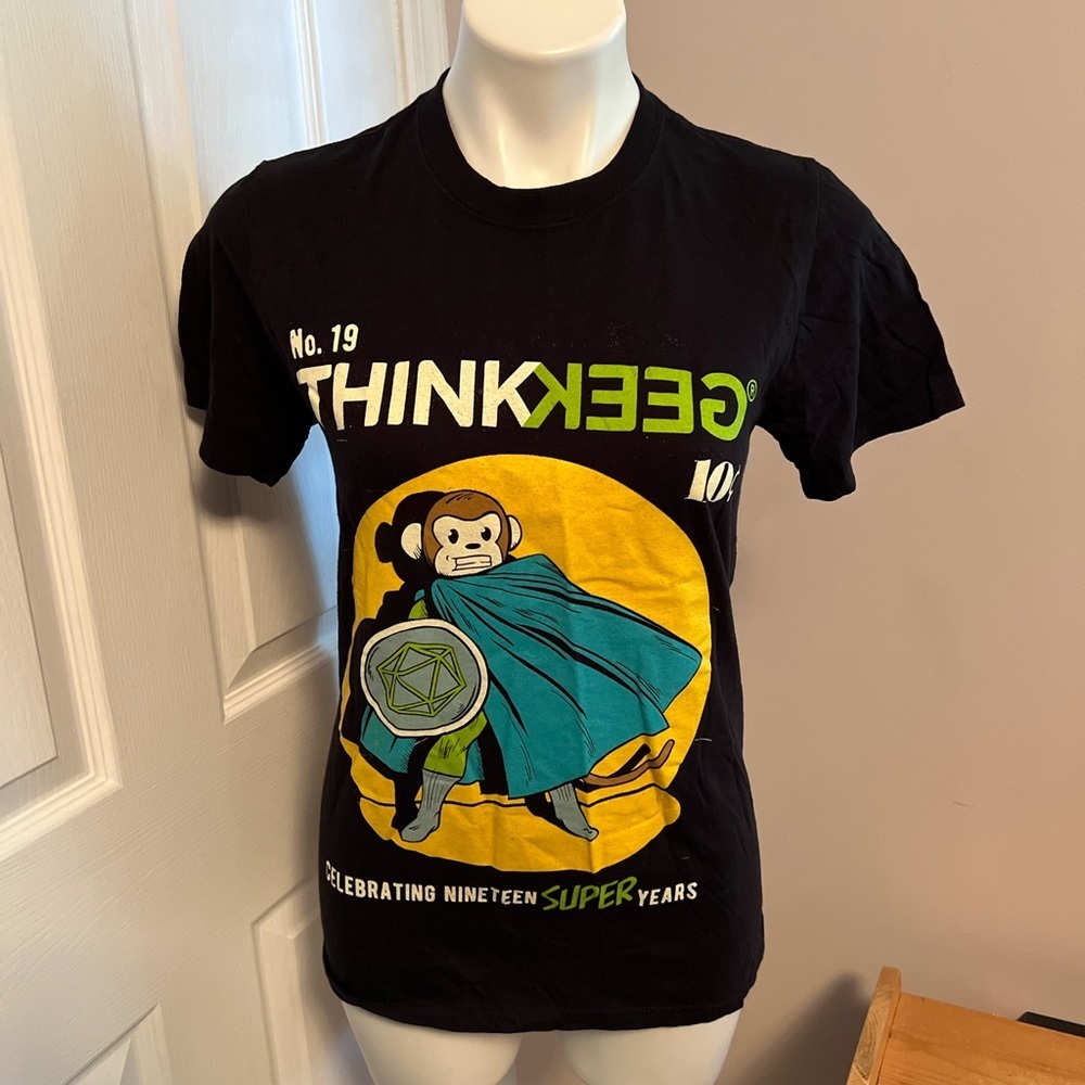 Like new Think Geek women’s tshirt